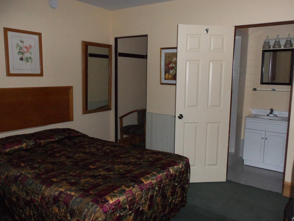 Glenview Motel Dubuque ภายนอก รูปภาพ